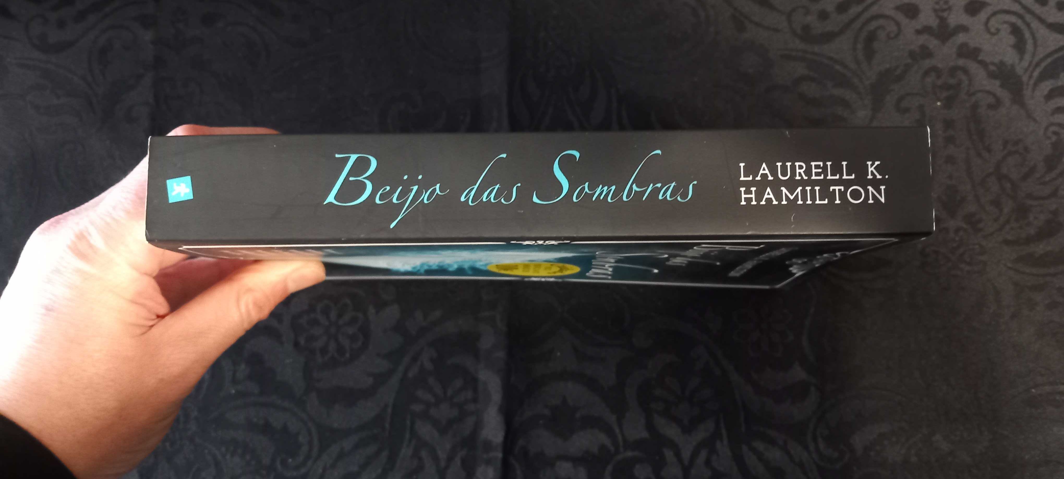 Beijo das Sombras - LAURELL K. HAMILTON - Romance