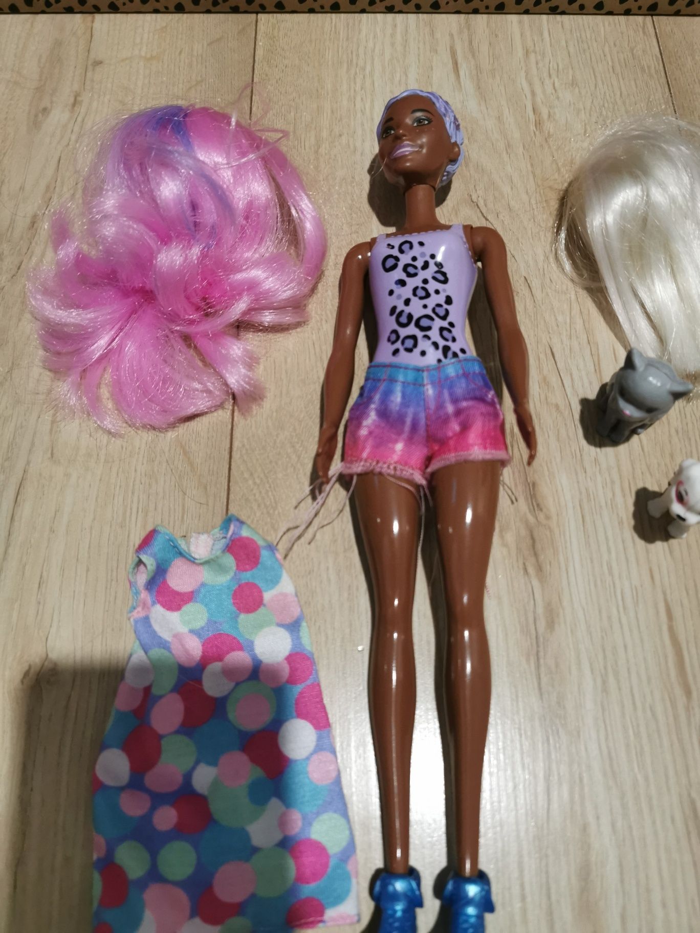 Barbie Color Reveal kolorowa niespodzianka miasteczko koncert