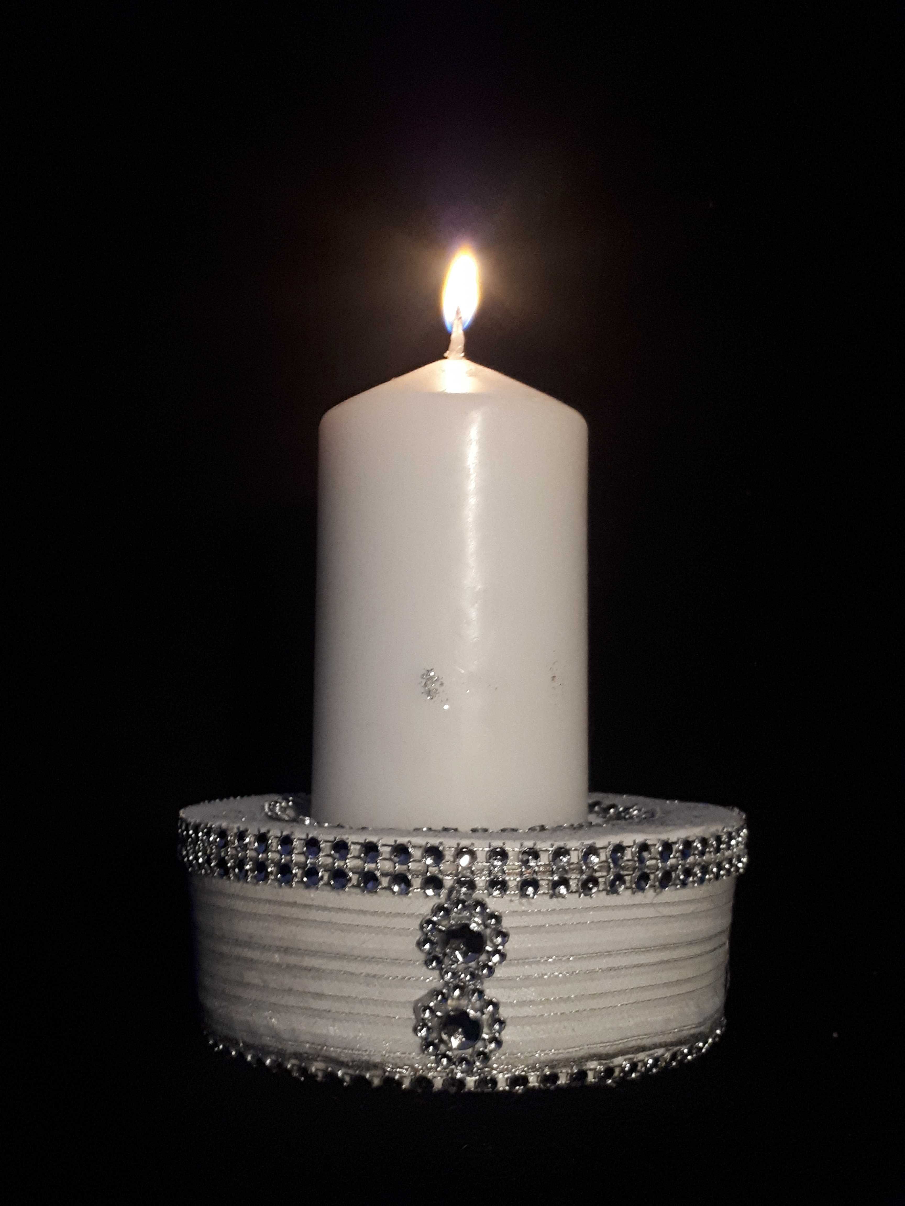 Świecznik ceramiczny dekoracyjny biało-srebrny 015