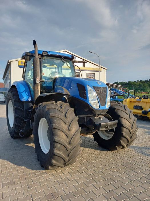 Трактор New Holland T7060