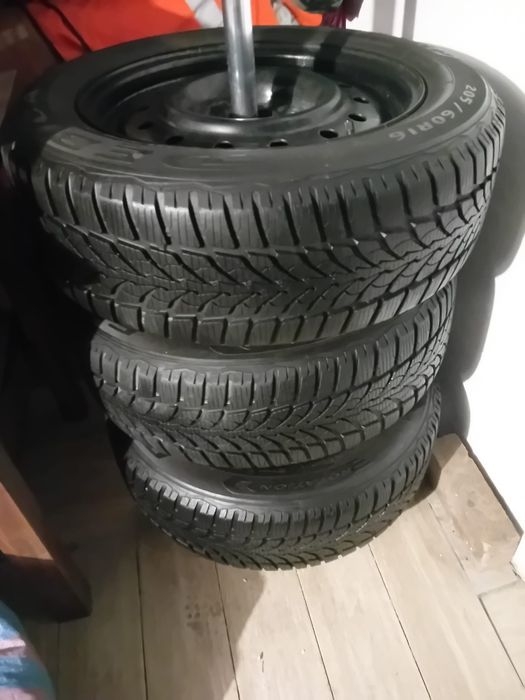 Koła zimowe Dębica frigo 205/60/16 felgi 5*114,3