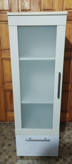 Szafka łazienkowa słupek w kolorze białym