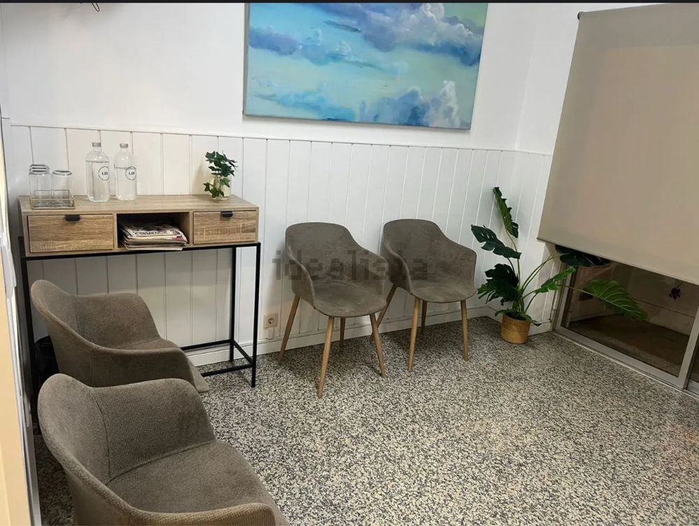 Clinica dentaria Trespasse com renda 735€ AV. ALMIRANTE REIS