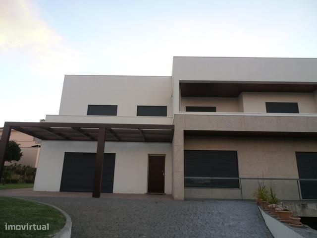 moradia t3 zona de viana - Luxo