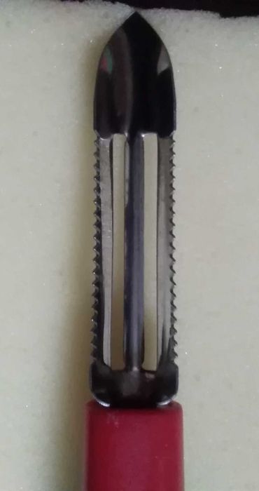 БЛЕНДЕР ( измельчитель продуктов) и другие мелочи нужные  для кухни