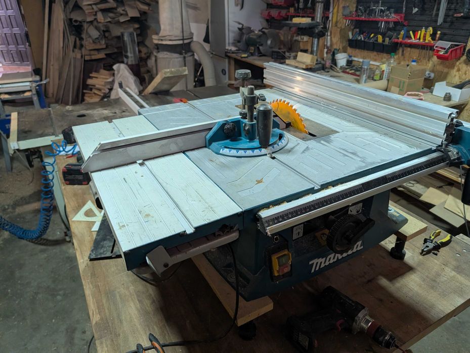 Циркулярна пила Makita MLT100N