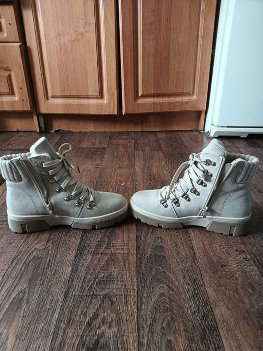 жіночі зимові ботинки 40 р