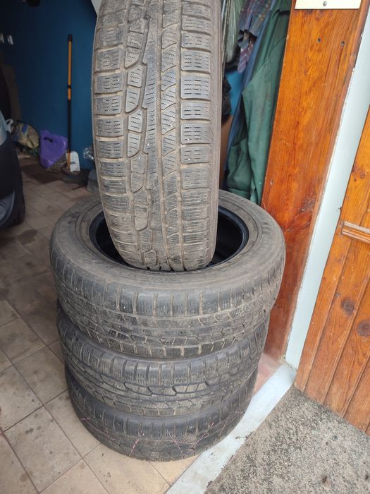 Шини NOKIAN 225.60.17 r. комплект зима