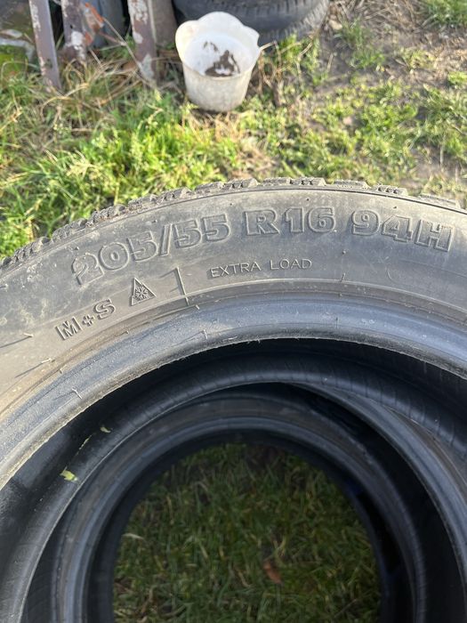 Зимові шини 205/55/R16 продається комплектом