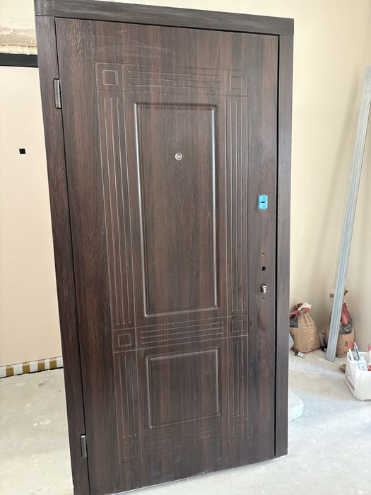Вхідні двері бу гарний стан