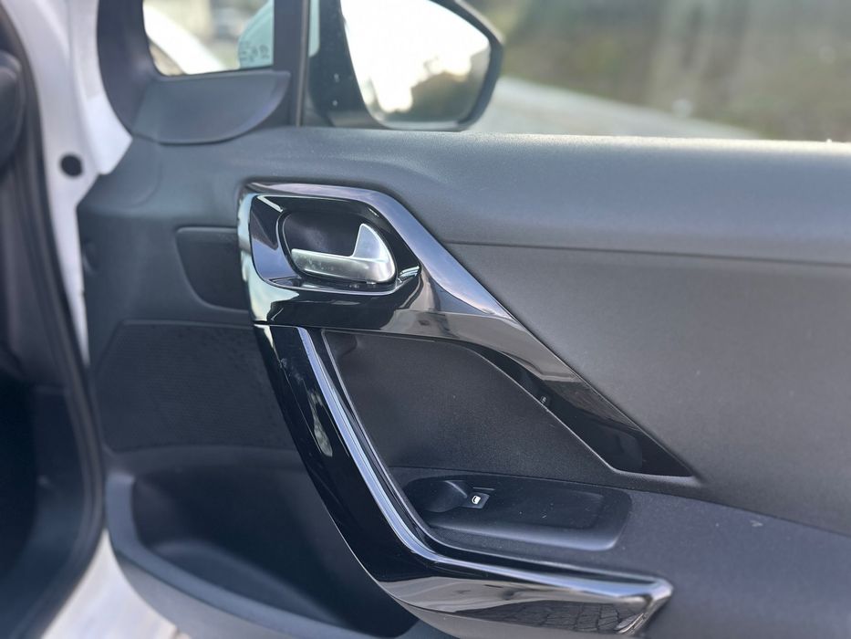 Peugeot 208 1.2 VTi Active c/ 117.000 km (só um dono)