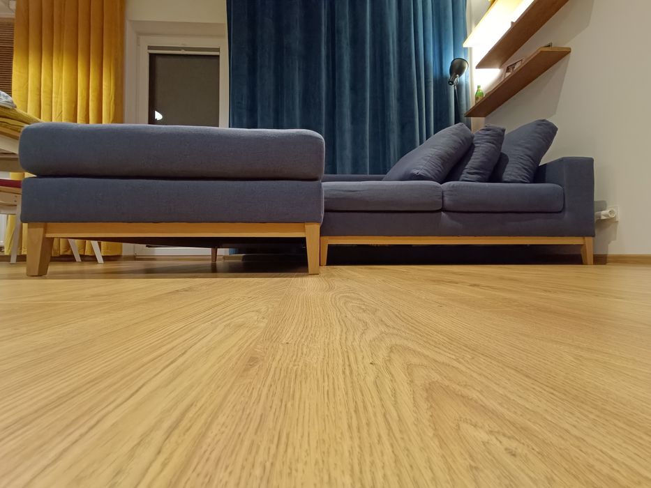 Narożnik wypoczynek na nóżkach drewnianych stan bardzo dobry 244x172