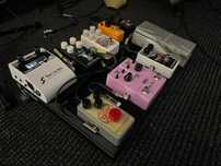 Pedaleira/ pedalboard com pedais