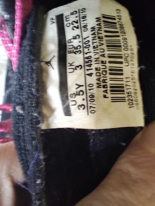 Продам сапоги ботинки на девочку оригинал) Jordan 22.5 см .