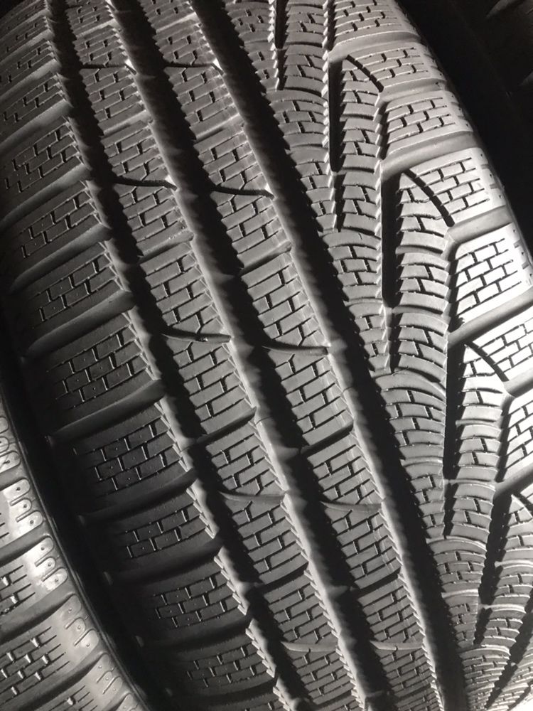 235/40/19 R19 Pirelli SottoZero Winter 240 AO 4шт новые зима