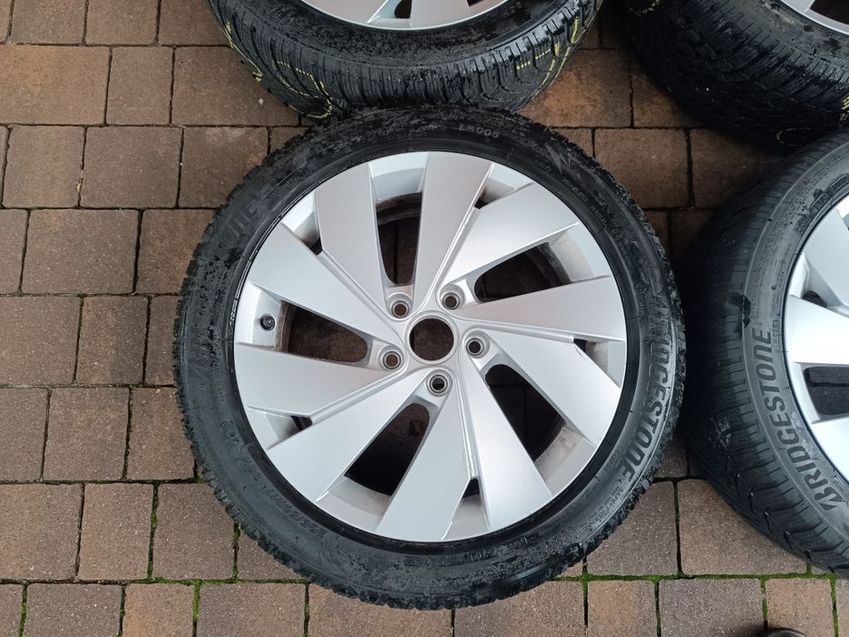 Koła Golf 8 17 Bridgestone Blizzak LM005 zimowe 205/50 R17