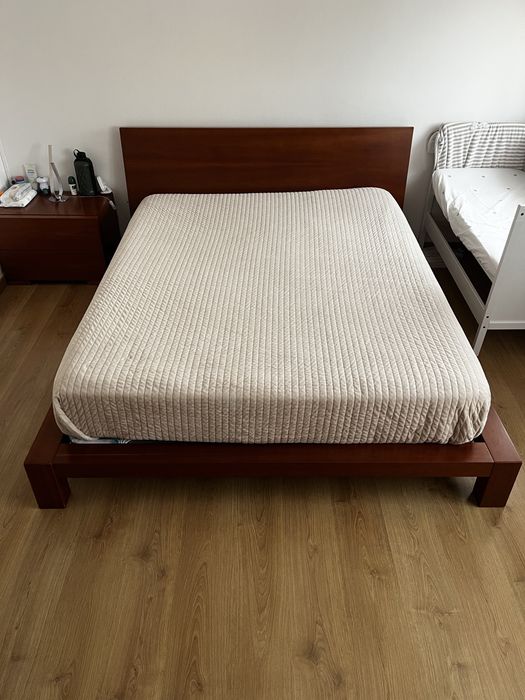 Cama casal com estrado em madeira maciça OFERTA Colchão Pikolin