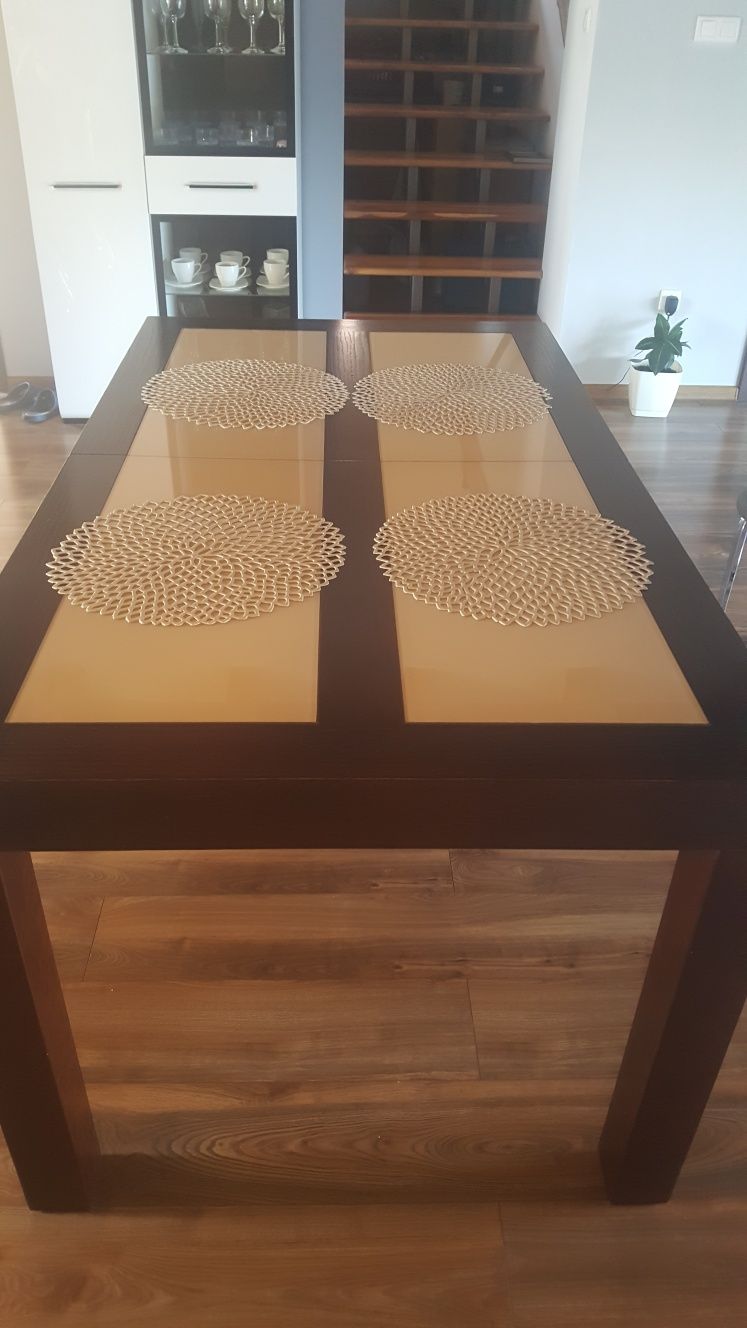 Duży rozkładany stół
