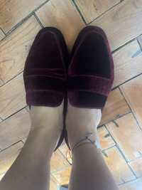 Sapatos Loafers de veludo bordeaux - ZARA