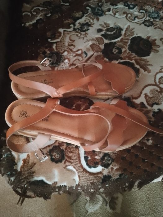Продаж дівочого одягу