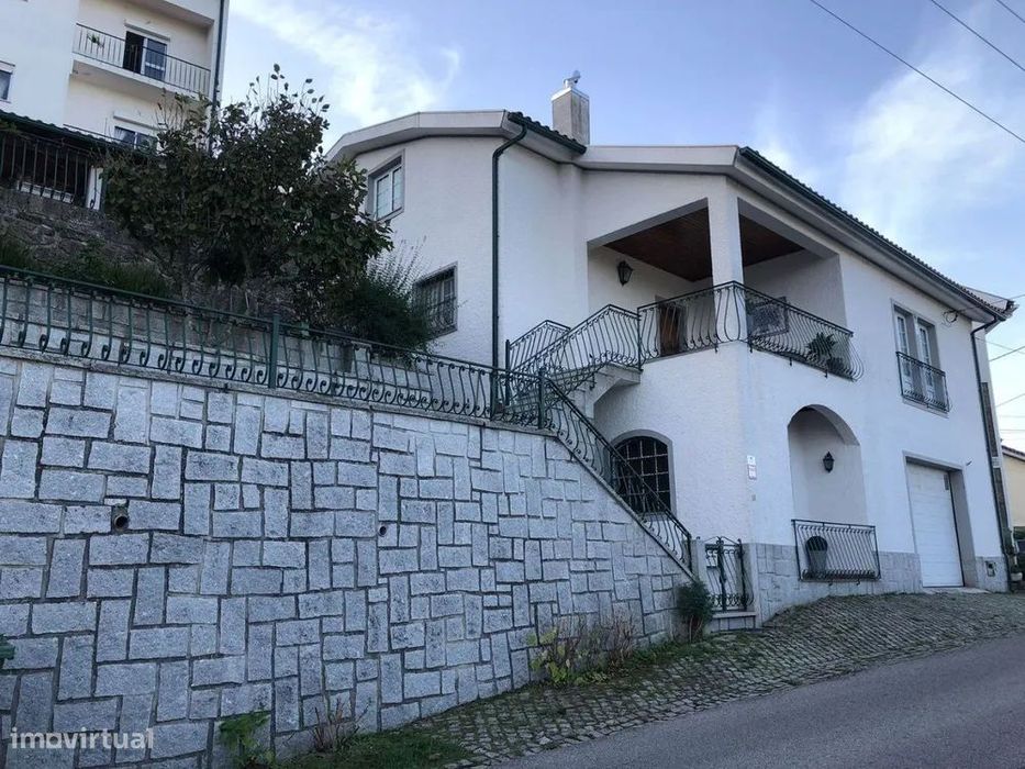 Moradia T4 em Oliveira do Hospital e São Paio de Gramaços