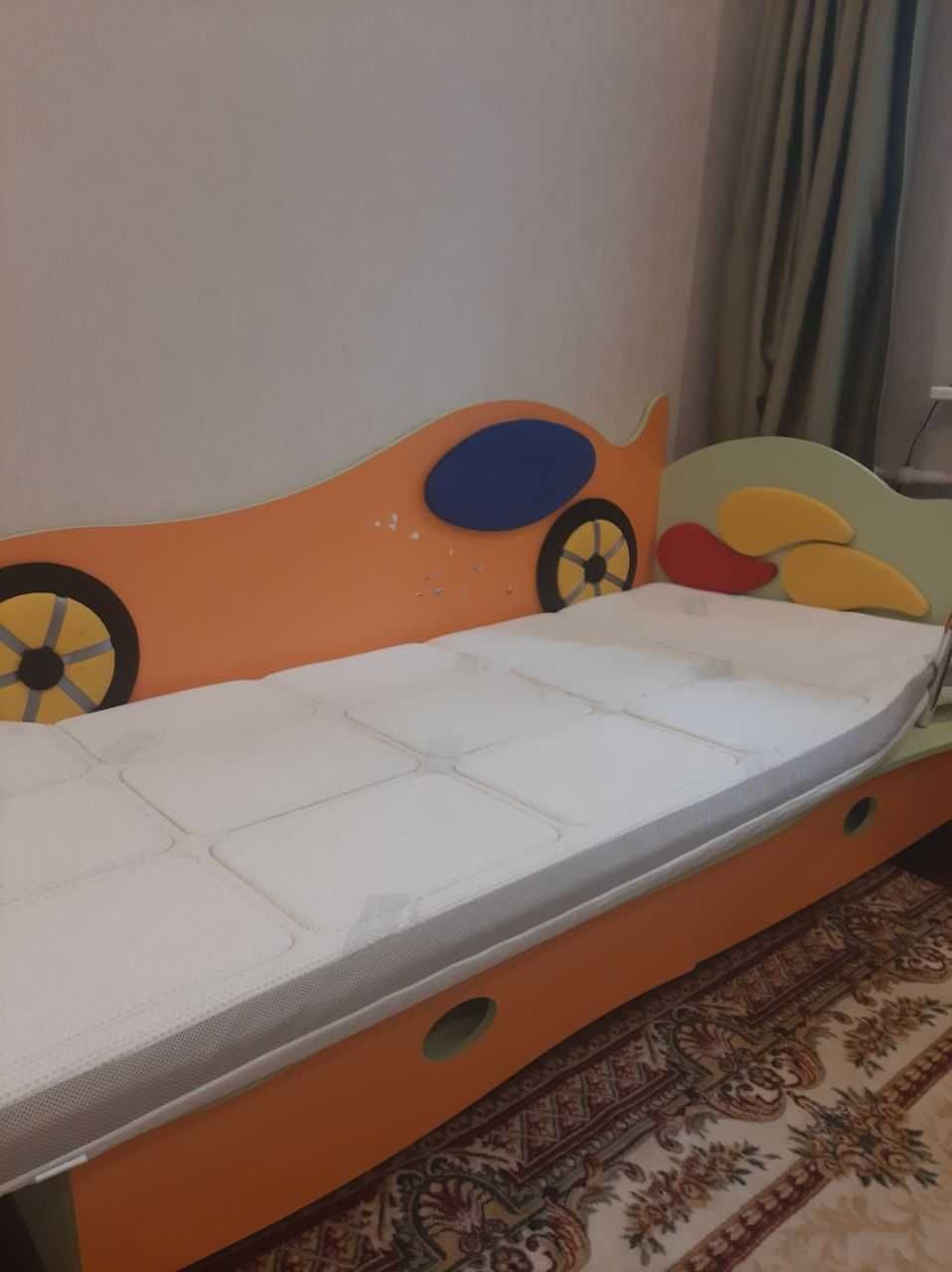 Ліжко дитяче "Машинка" (фабрика Ренесанс)
