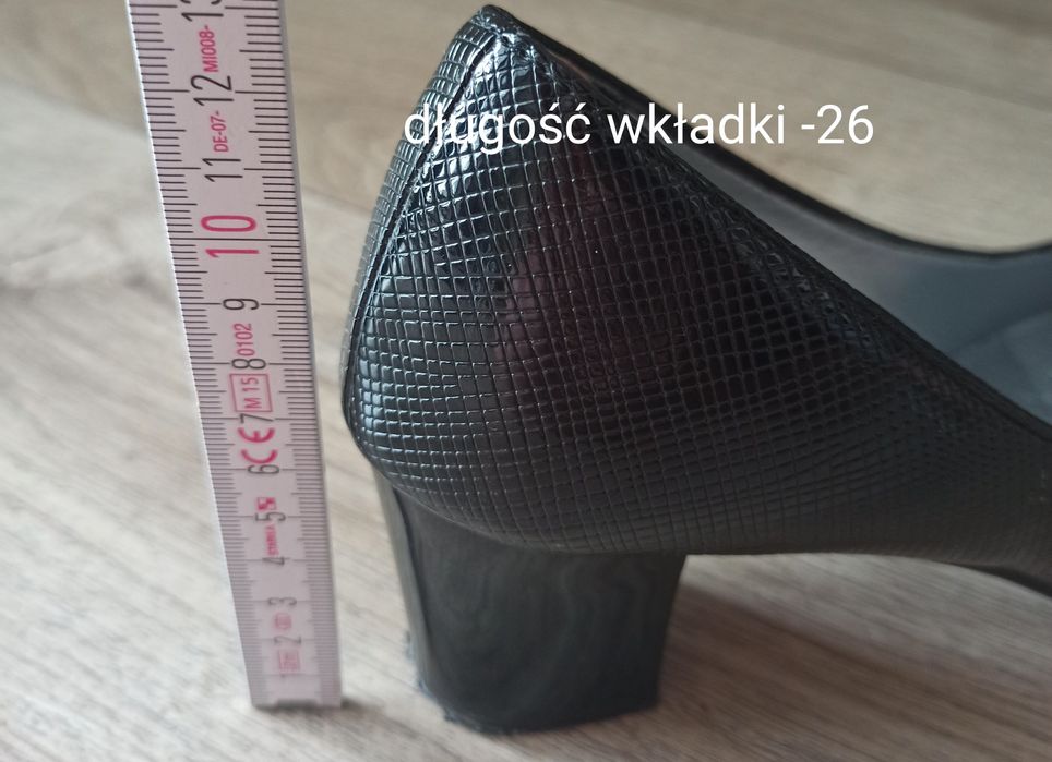 Buty damskie/ Czółenka lakierowane, r. 40