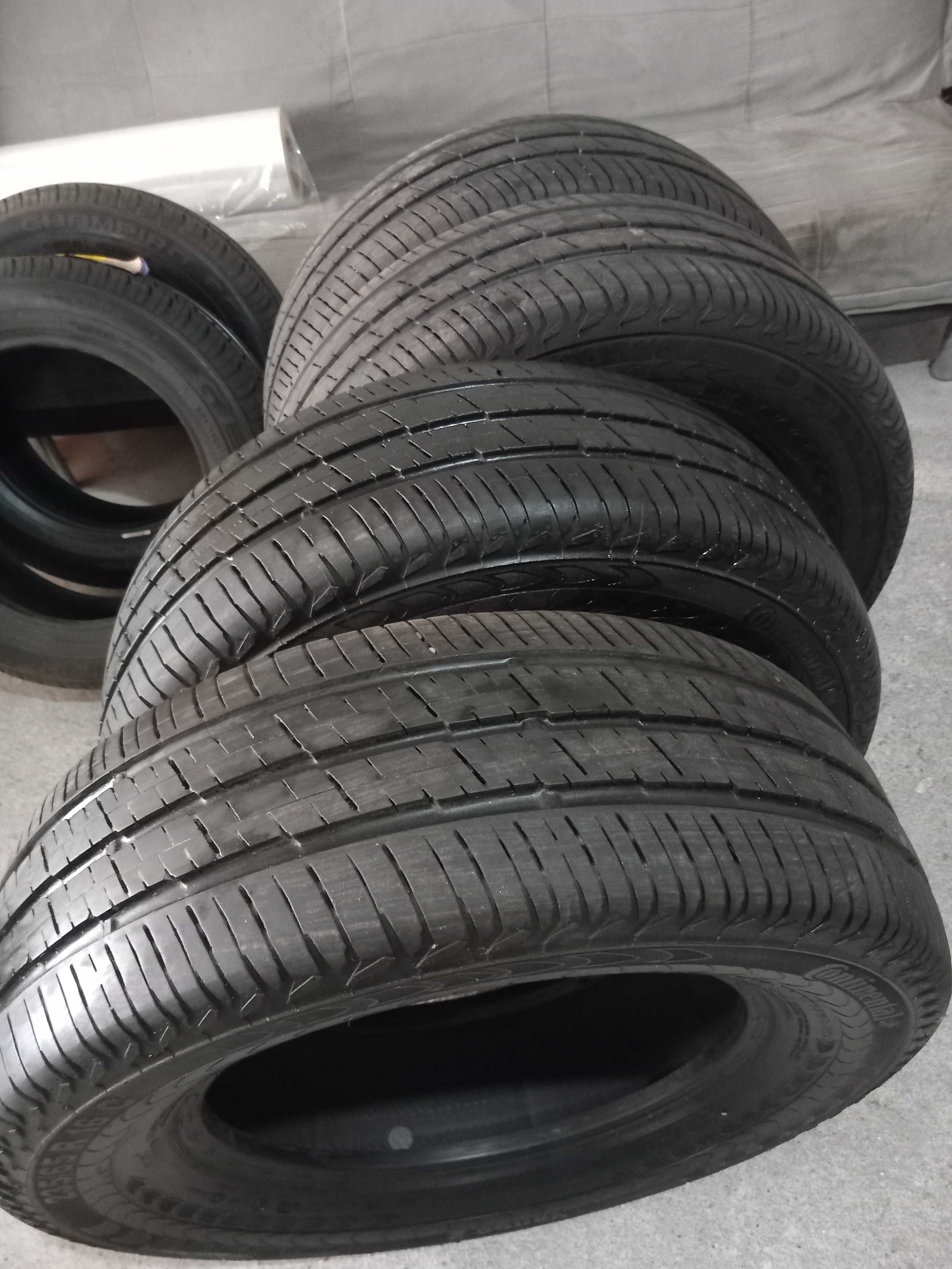 4 pneus 235/65R16 C Continental seminovos