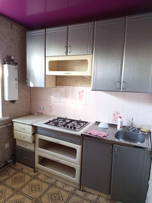 Продається простора 2-кімнатна квартира у цегляному будинку, готова до