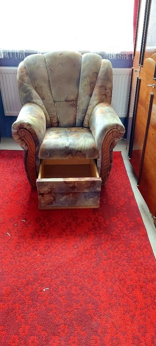 Кресло с  ящиком