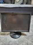 Oddam dwa monitory