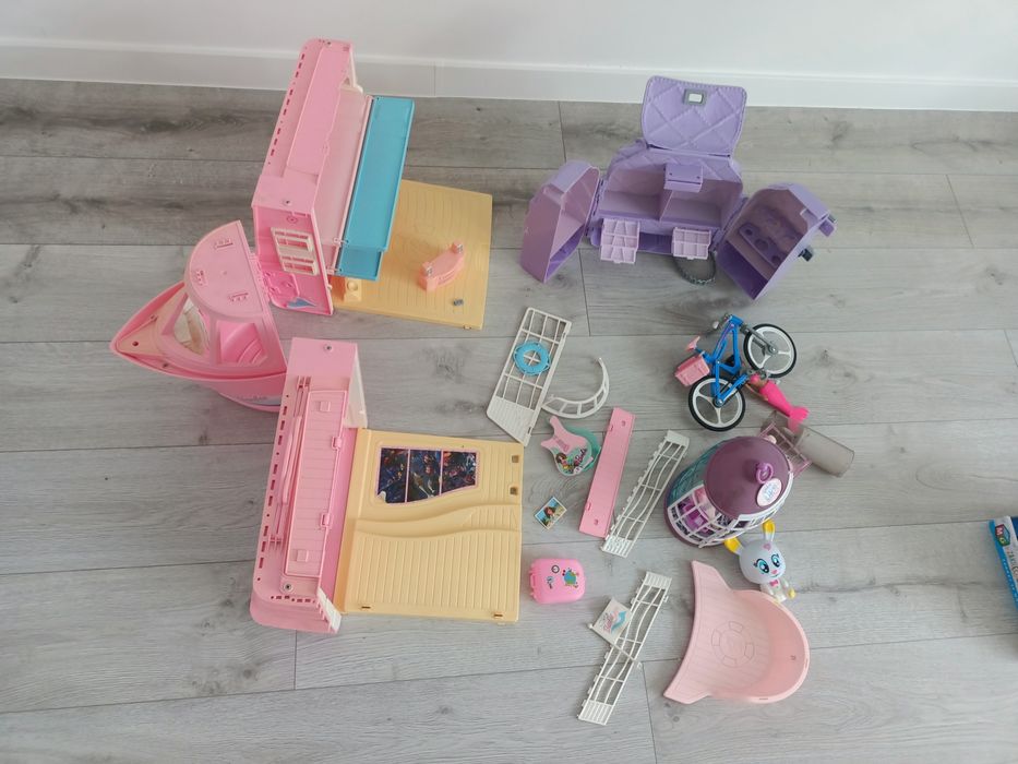 Statek Barbi i inne zabawki