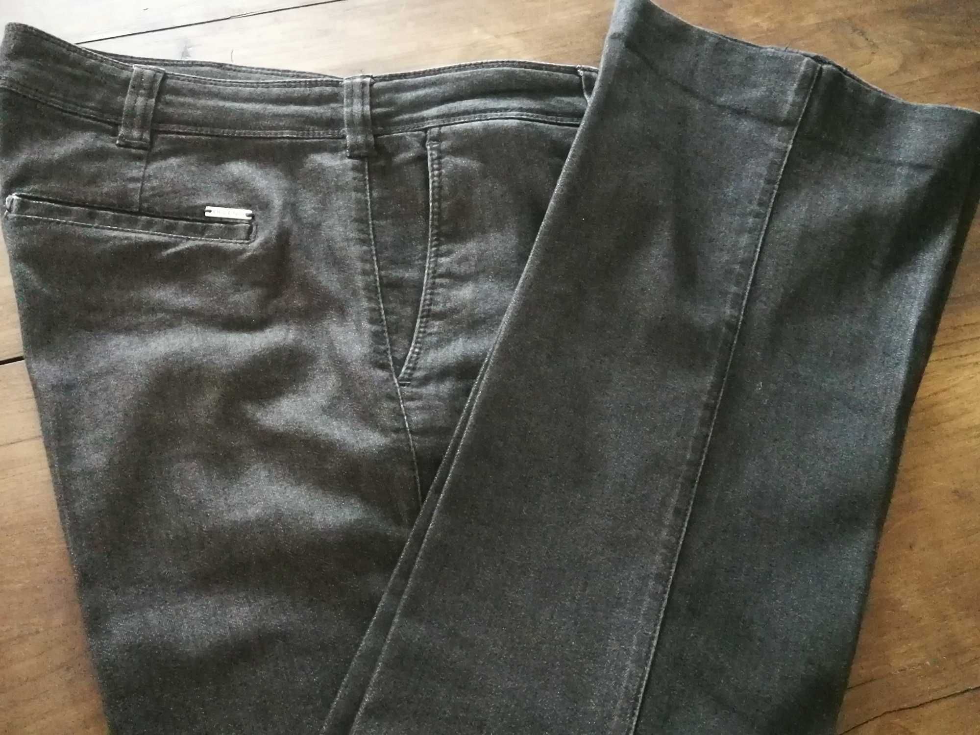Calça de ganga com toque muito agradável