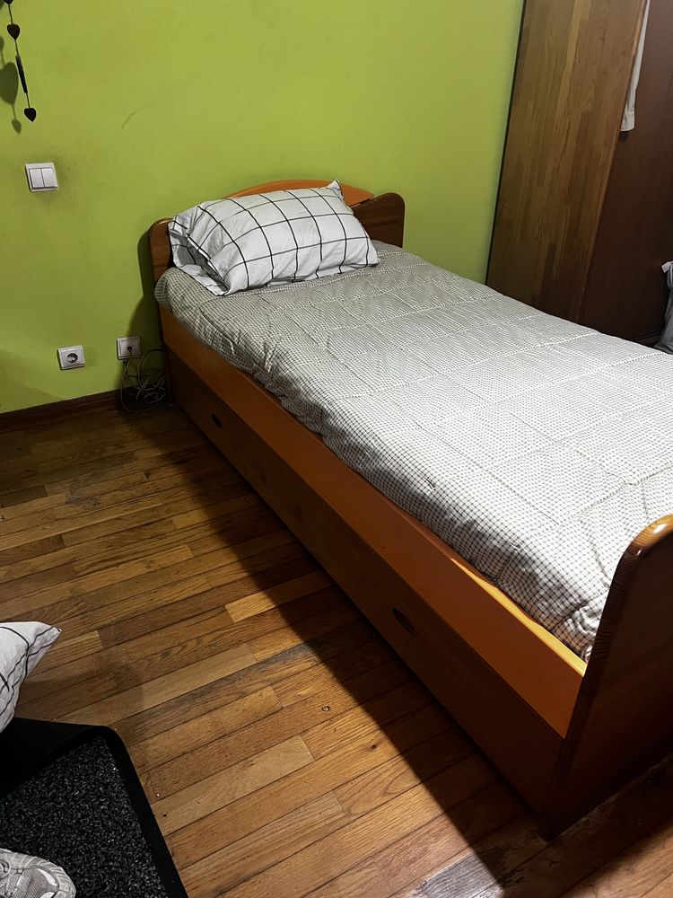 Cama de solteiro com beliche em madeira de Pinho