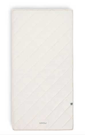 Cama tipi montessori com estrado