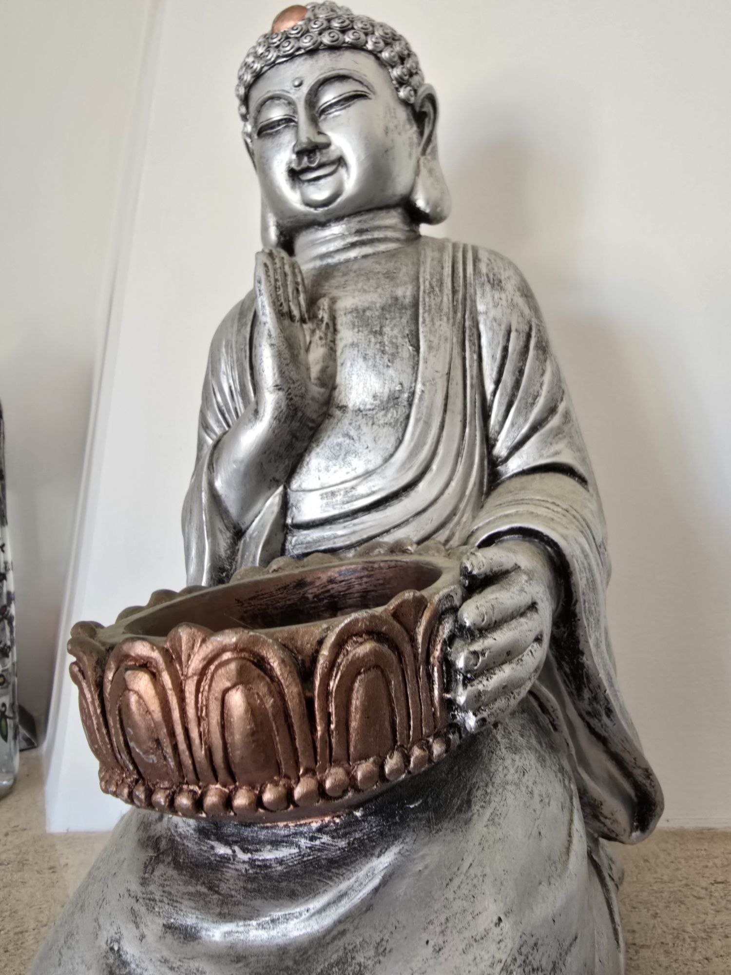 Buda prateado em marfinite