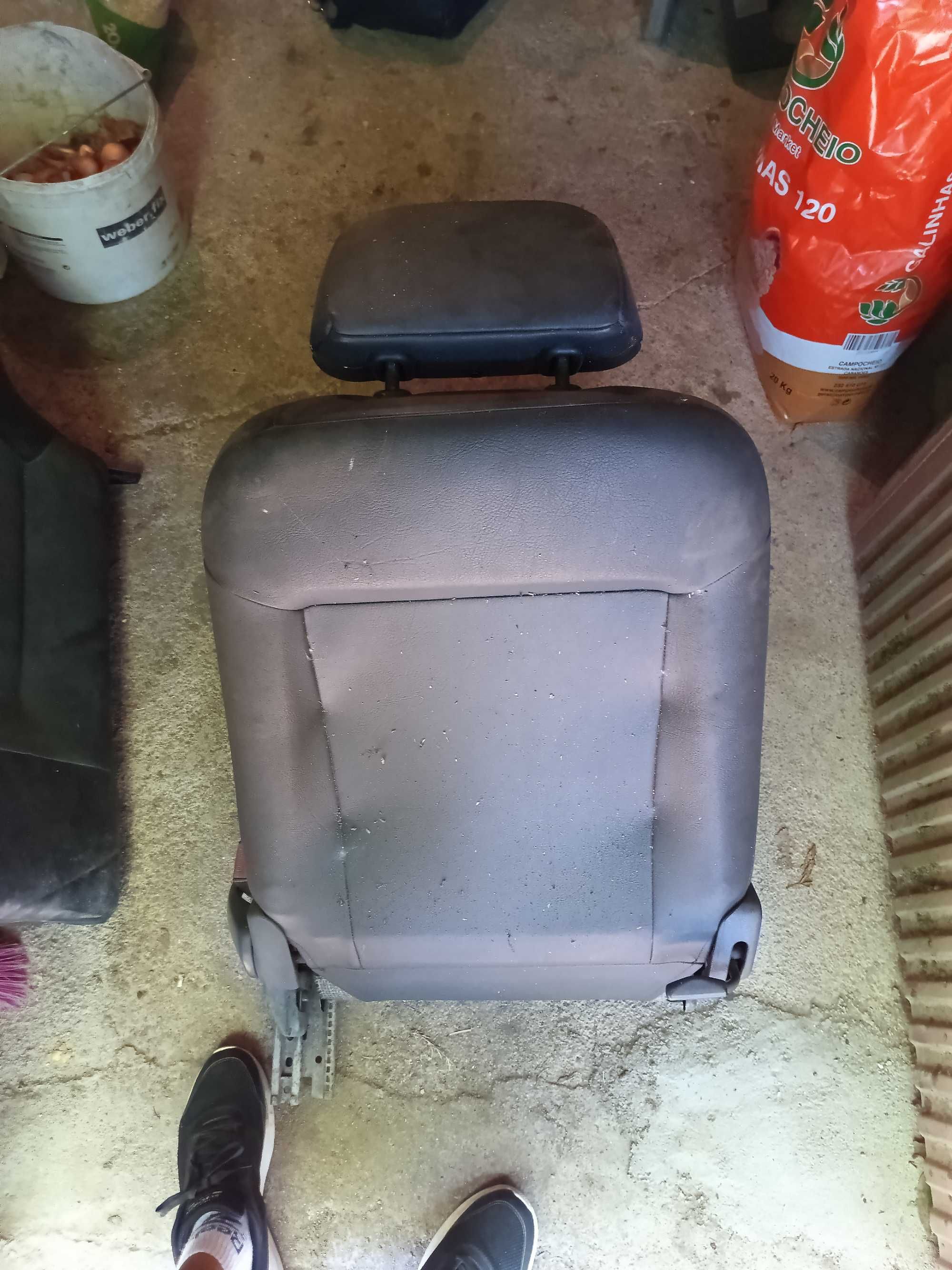 Bancos 106 gti em bom estado
