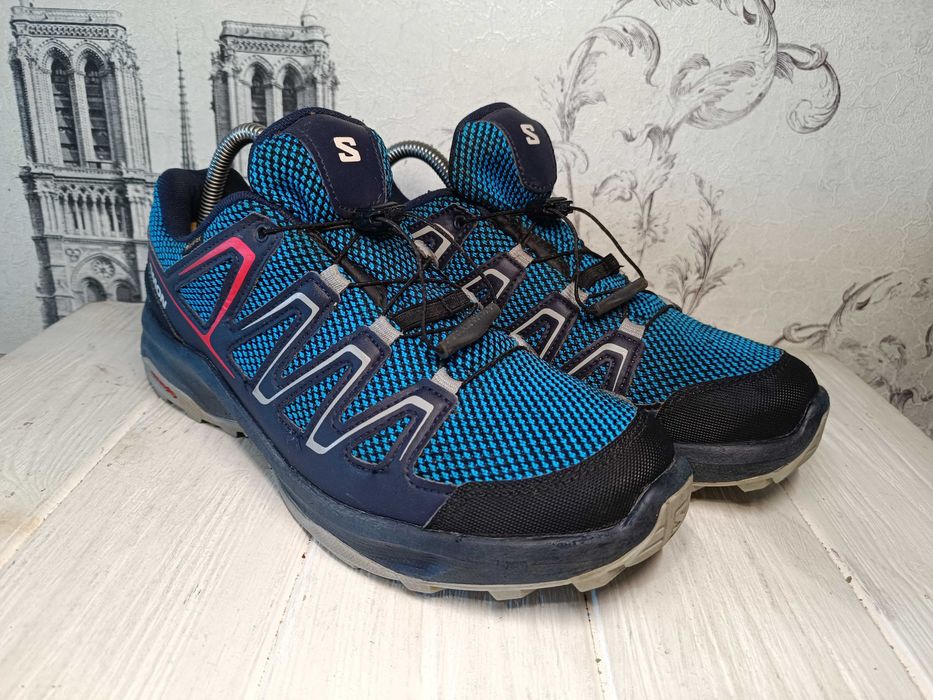 - Salomon Custer Gore-Tex