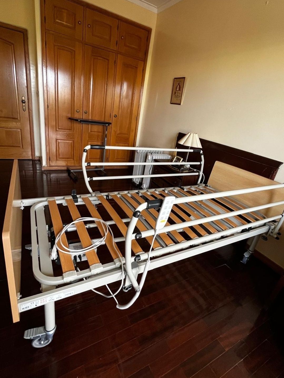 Cama Articulada Elétrica, Cadeiras de Rodas e de Banho, Andador