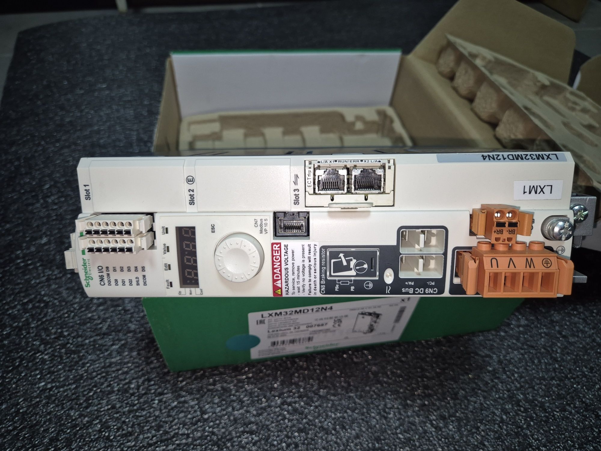Sterownik silnika Schneider Lexium LXM32MD12N4