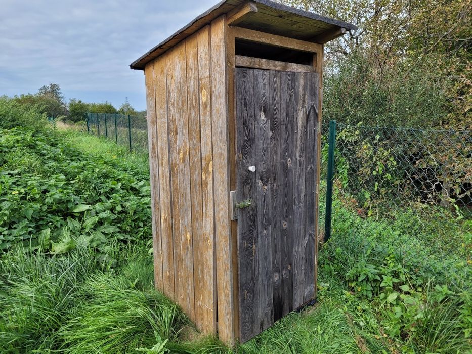 Tojii tojii akuku Kibelek WC latryna