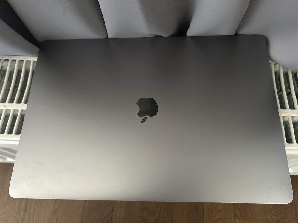 MacBook Pro A2141 i9 32GB 1TB SSD GF5500M