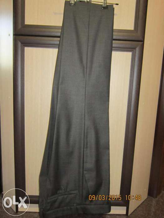 Брюки мужские  46 раз. Темного цвета.