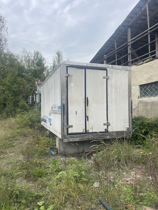 Термо будка. Замінили резинки, поклали пінопласт на кришу.