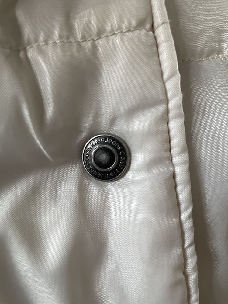 Kurtka  przejsciowa CK Calvin Klein dla dziewczynki ecru 4T  r. 98-104