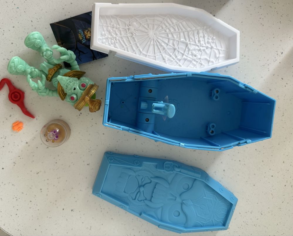 Гроб,игрушка Treasure X, зомби