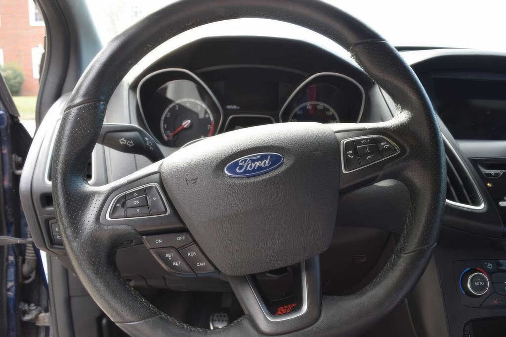 Ford Focus ST      2016