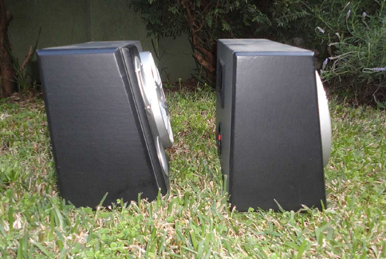 Duas colunas de duas vias Subwoofer e Twiter