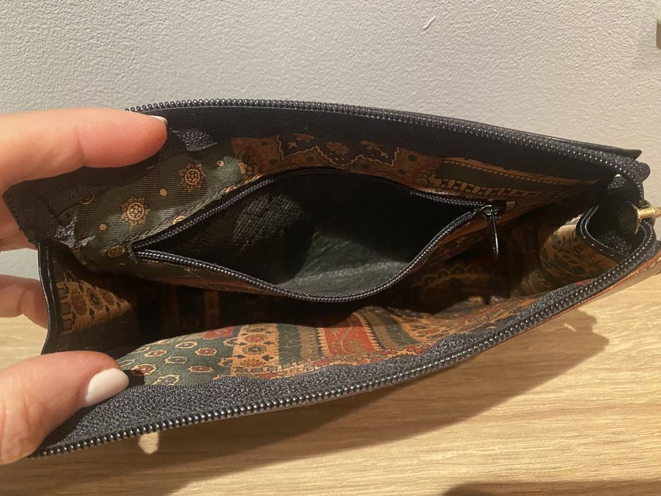 Bolsa em pele genuina com fecho