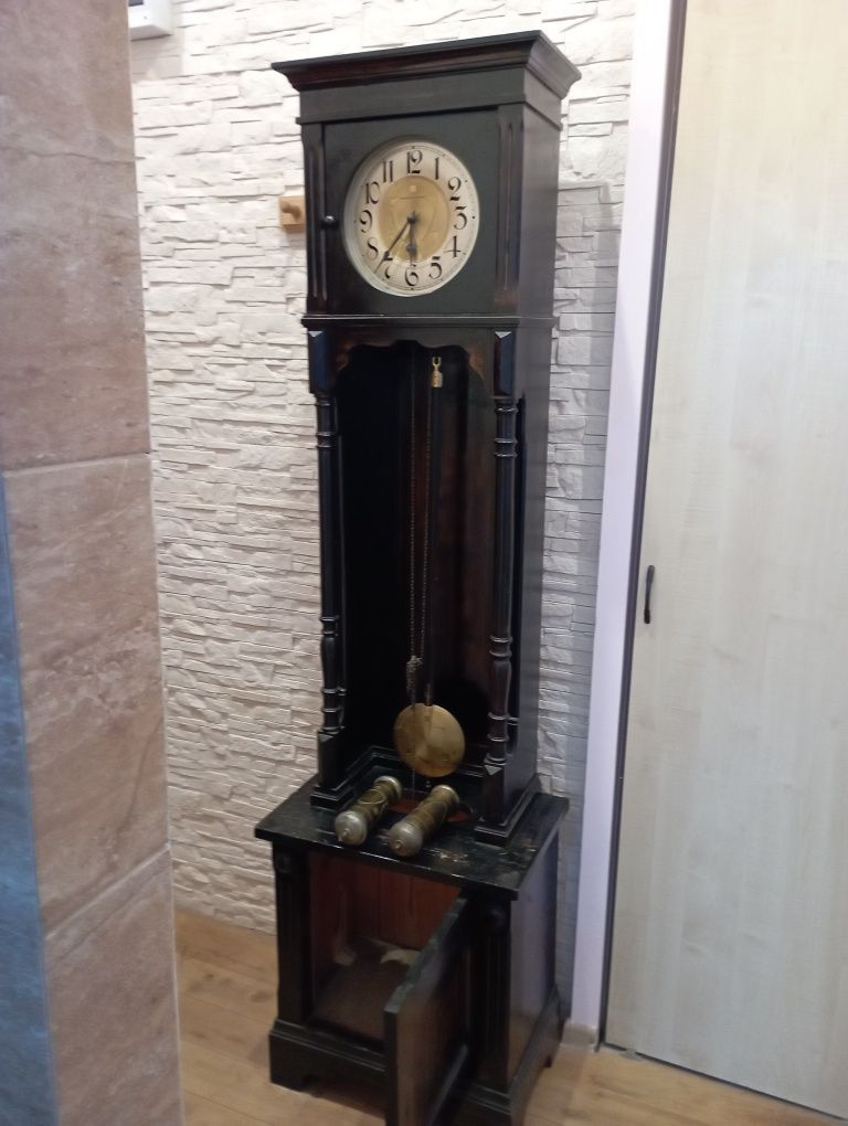 Stary zegar nie zniszczony